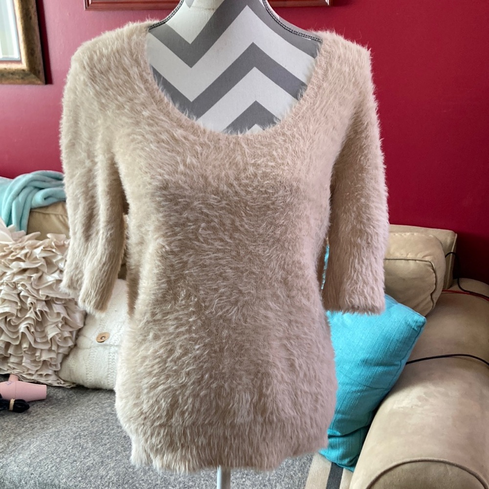 Cream color angora like short sleeve sweater large nice! Kitted knotted brand